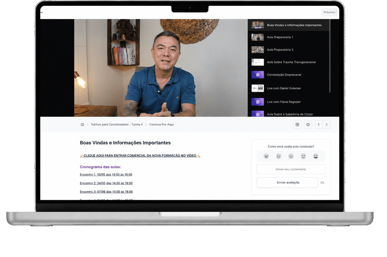 Alex Possato dando aula na plataforma da formação, exibida em um notebook
